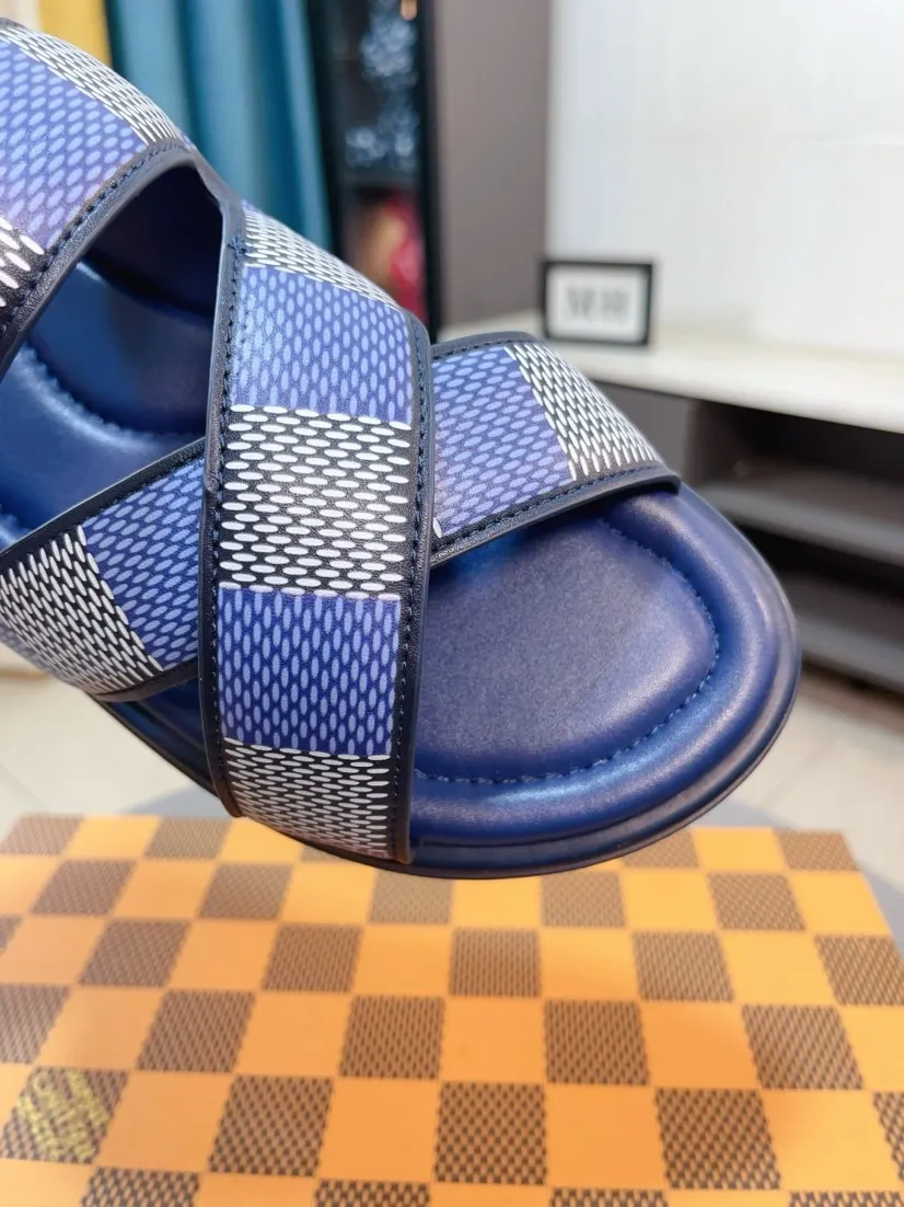 Men's shoes 💰380🌹🌹 (lv-Louis Vuitton) New men's slippers, high-end boutique, exquisite embossed logo decoration on the upper, fine workmanship, super soft soles, casual, loose and comfortable, a must-have in summer! \nsize：38-44